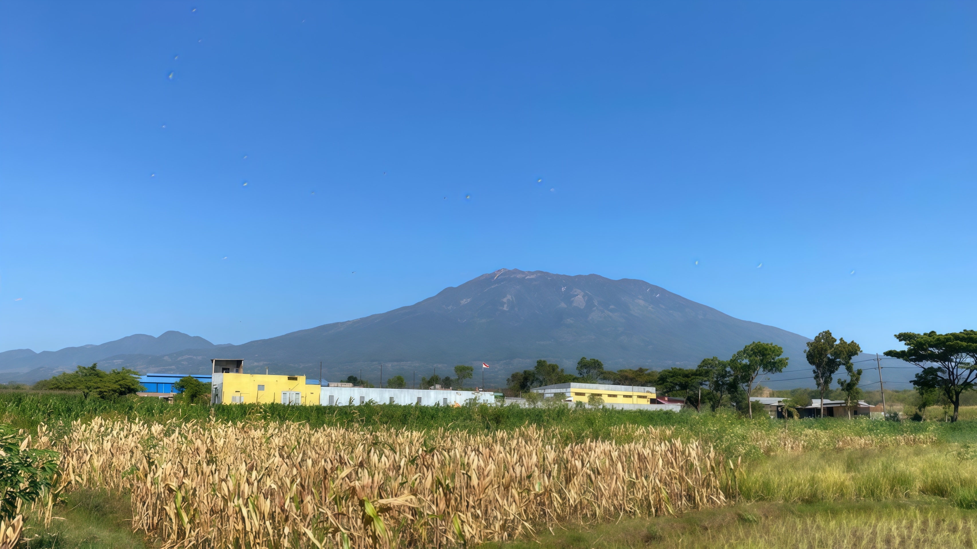 Pemandangan Gunung Lawu dari Desa Milangasri